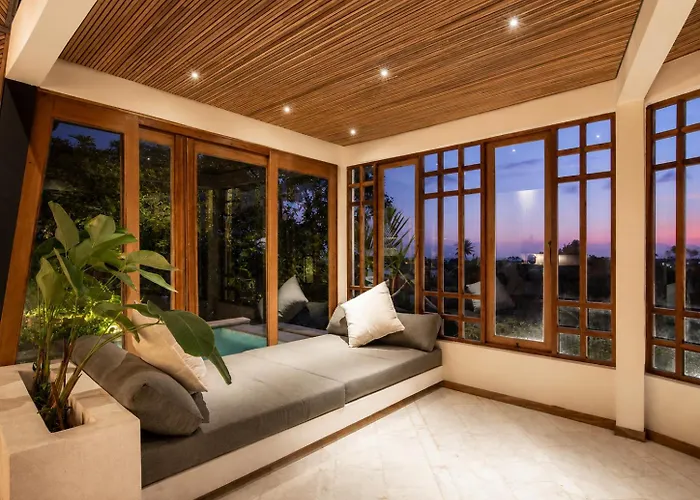 Stunning 2-br Penthouse With View, 800m To *