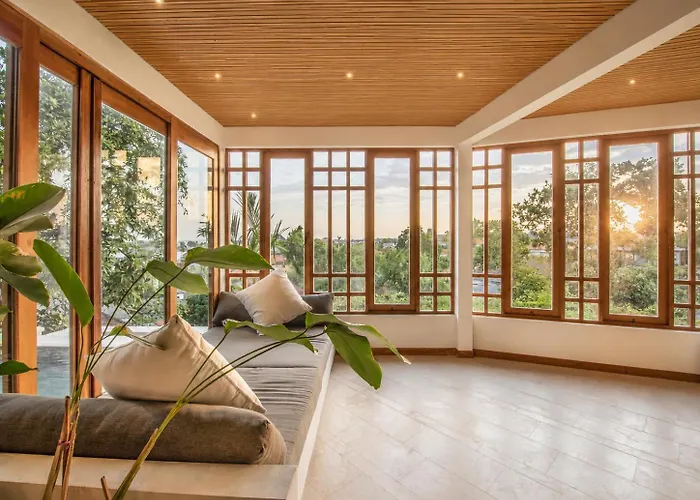 Stunning 2-br Penthouse With View, 800m To