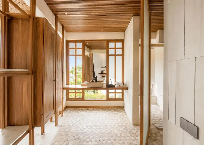 Gorgeous 2-Br Penthouse With Views *