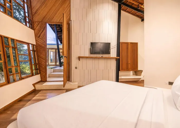Gorgeous 2-Br Penthouse With Views