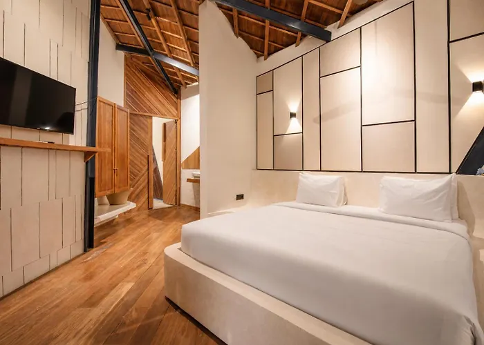 Appartamento Stunning 2-br Penthouse With View, 800m To *