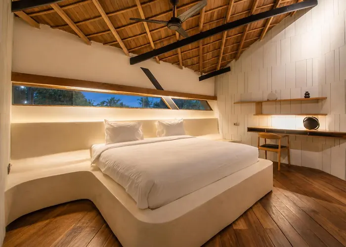 Stunning 2-br Penthouse With View, 800m To Appartamento