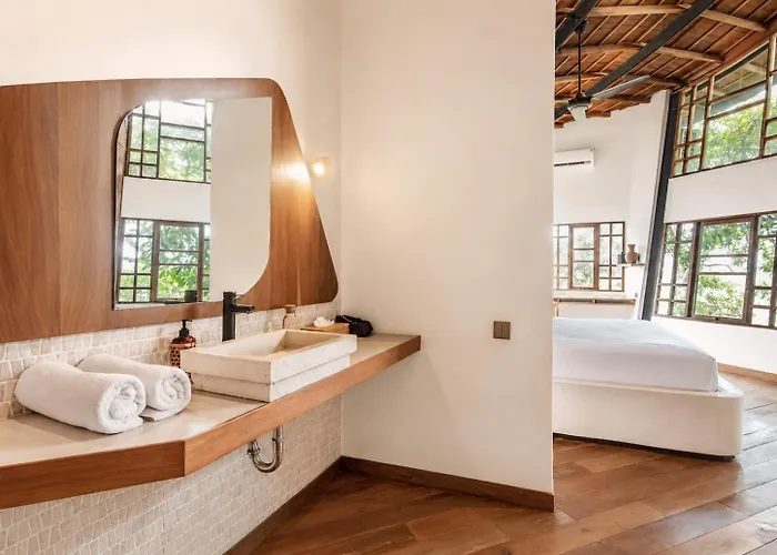 Stunning 2-br Penthouse With View, 800m To * Canggu