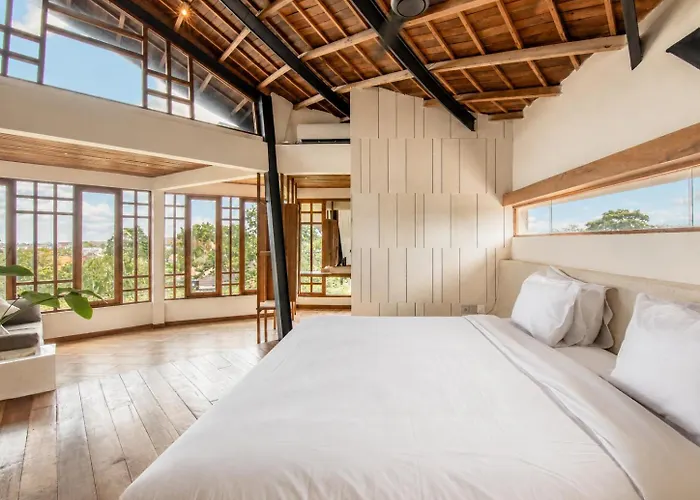 Stunning 2-br Penthouse With View, 800m To