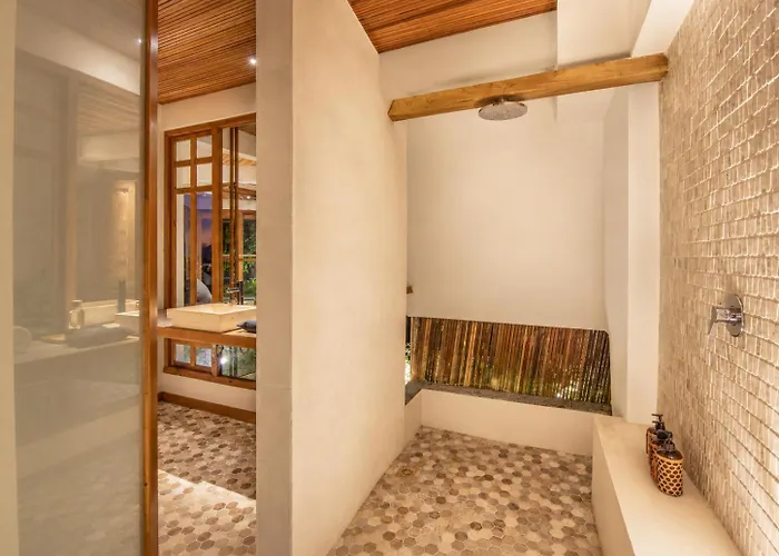 Appartamento Stunning 2-br Penthouse With View, 800m To *