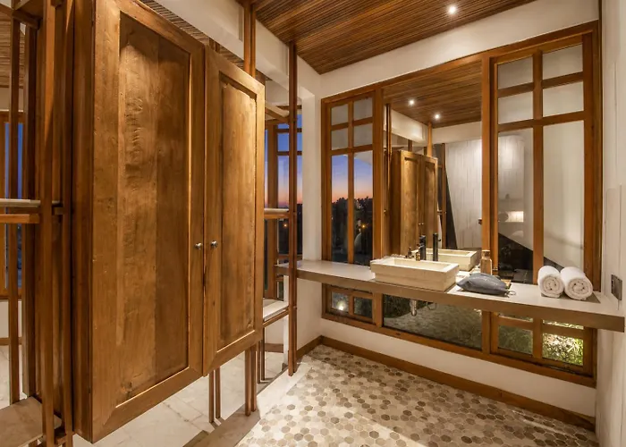 Stunning 2-br Penthouse With View, 800m To Appartamento