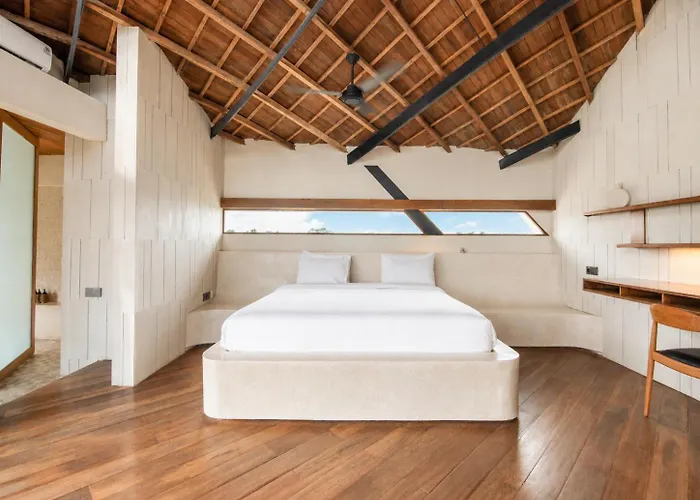 Stunning 2-br Penthouse With View, 800m To Appartamento Canggu