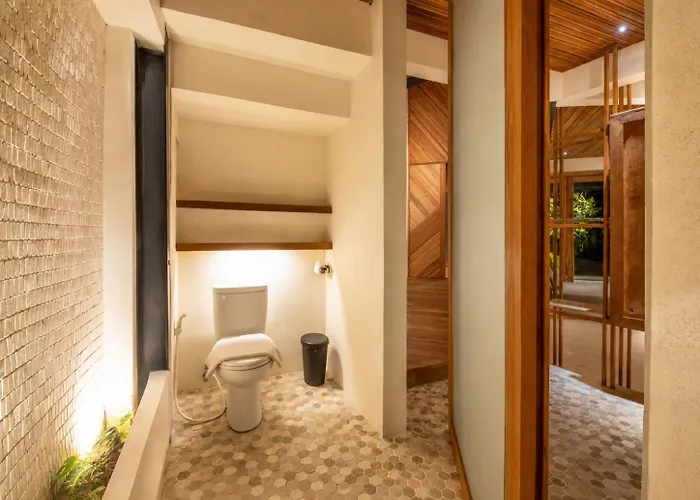 Stunning 2-br Penthouse With View, 800m To Appartamento