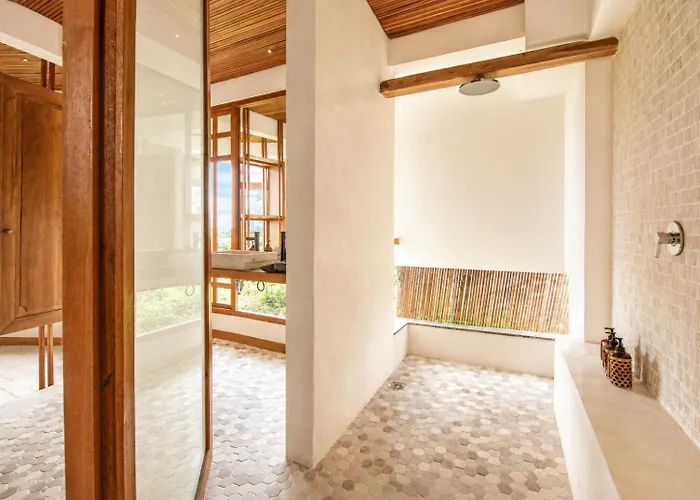 Stunning 2-br Penthouse With View, 800m To * Canggu