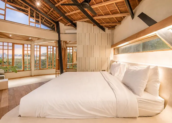 Stunning 2-br Penthouse With View, 800m To