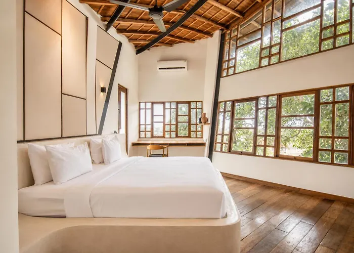 Gorgeous 2-Br Penthouse With Views
