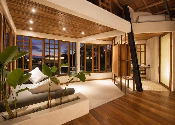 Stunning 2-br Penthouse With View, 800m To Appartamento