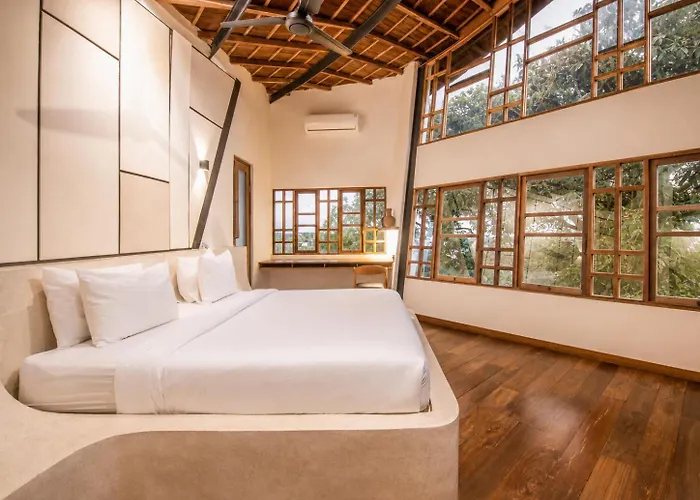 Stunning 2-br Penthouse With View, 800m To * Canggu