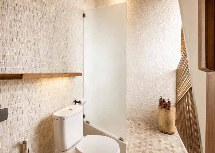 Stunning 2-br Penthouse With View, 800m To Appartamento