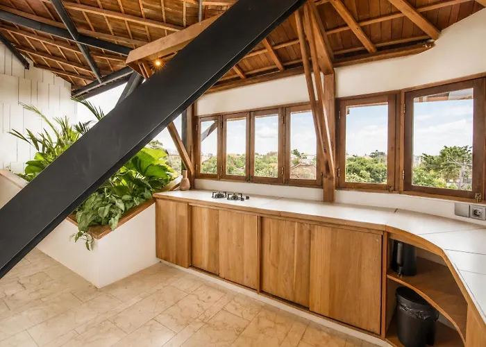 Stunning 2-br Penthouse With View, 800m To Appartamento *