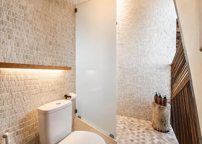 Appartamento Stunning 2-br Penthouse With View, 800m To *