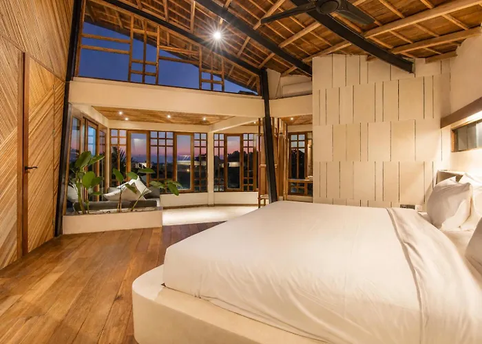 Stunning 2-br Penthouse With View, 800m To Appartamento