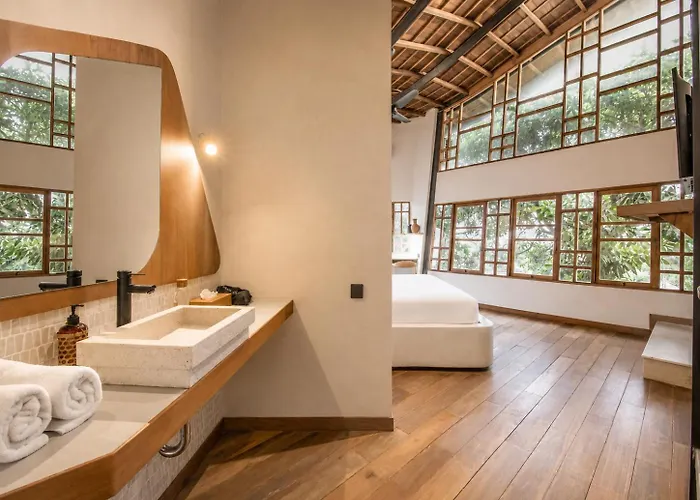 Stunning 2-br Penthouse With View, 800m To Appartamento *