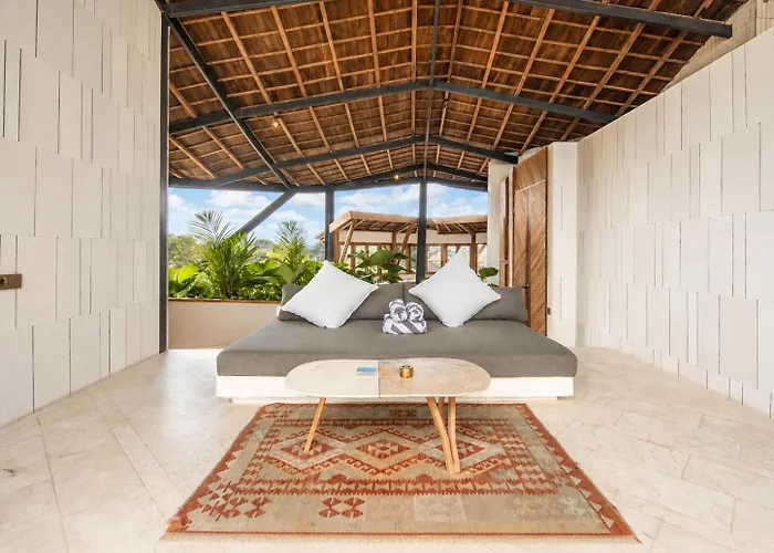 Appartamento Stunning 2-br Penthouse With View, 800m To *