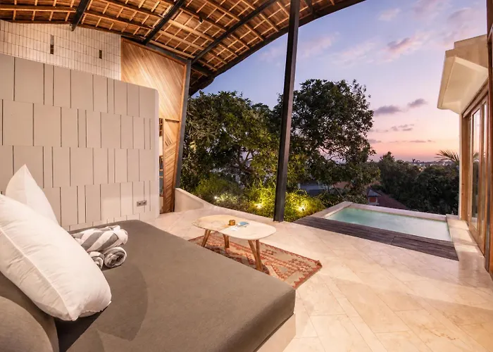 Stunning 2-br Penthouse With View, 800m To Appartamento