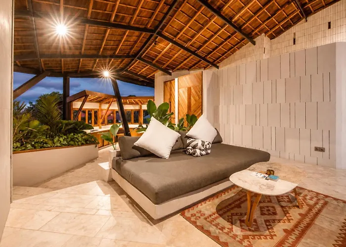 Stunning 2-br Penthouse With View, 800m To * Canggu