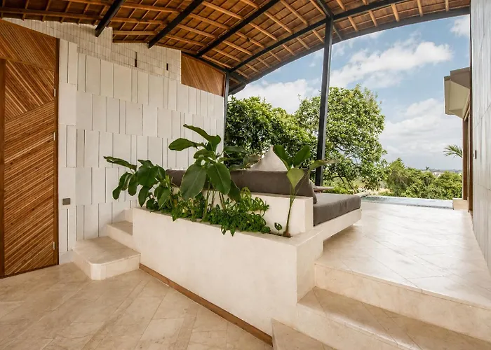 Stunning 2-br Penthouse With View, 800m To Appartamento *