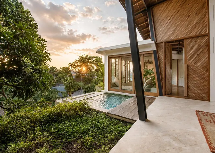 Stunning 2-br Penthouse With View, 800m To * Canggu