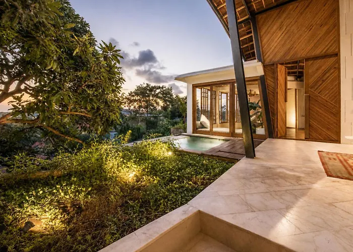 Stunning 2-br Penthouse With View, 800m To Appartamento Canggu